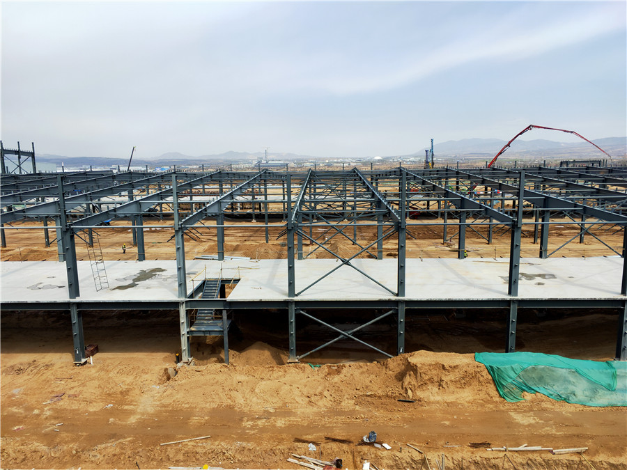 山西鋼結(jié)構(gòu)施工現(xiàn)場(chǎng)
